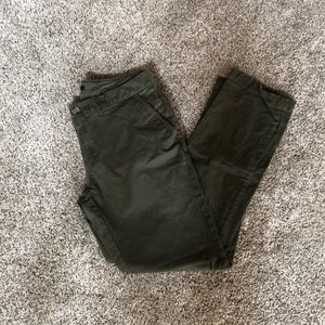 Tommy Hilfiger cropped hunter green khakis